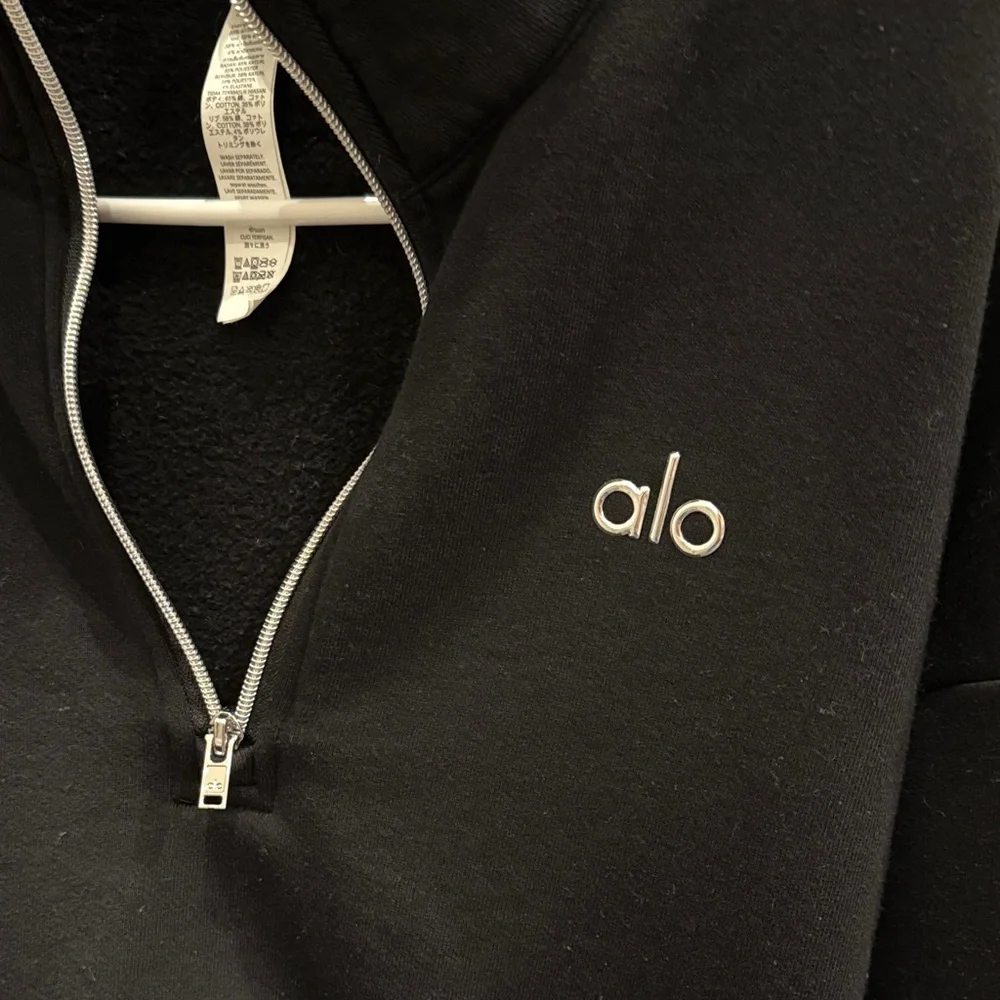 ALO Yoga Women's Black Half-Zip Sweatshirt - Picture 8 of 8